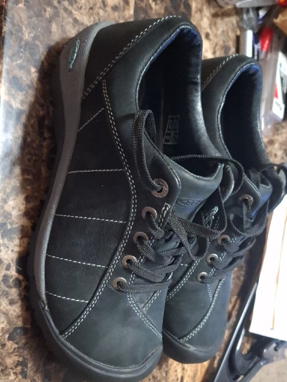 Keen Women's Black Leather Walking/hiking  Sneakers with Gray Sole - Picture 5 of 9